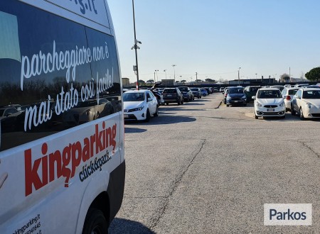 King Parking Fiumicino (Paga in parcheggio) foto 9